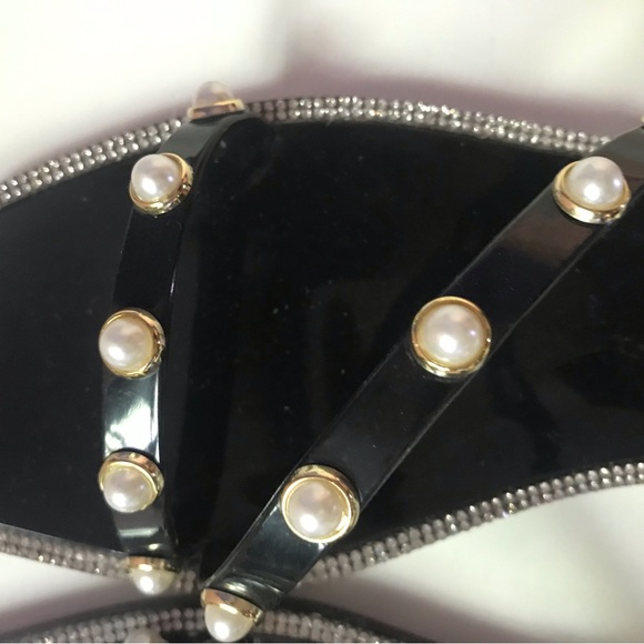 NWOT Steve Madden Pearl Embellishment Studded Flat Sandals Size 8 - Picture 3 of 5